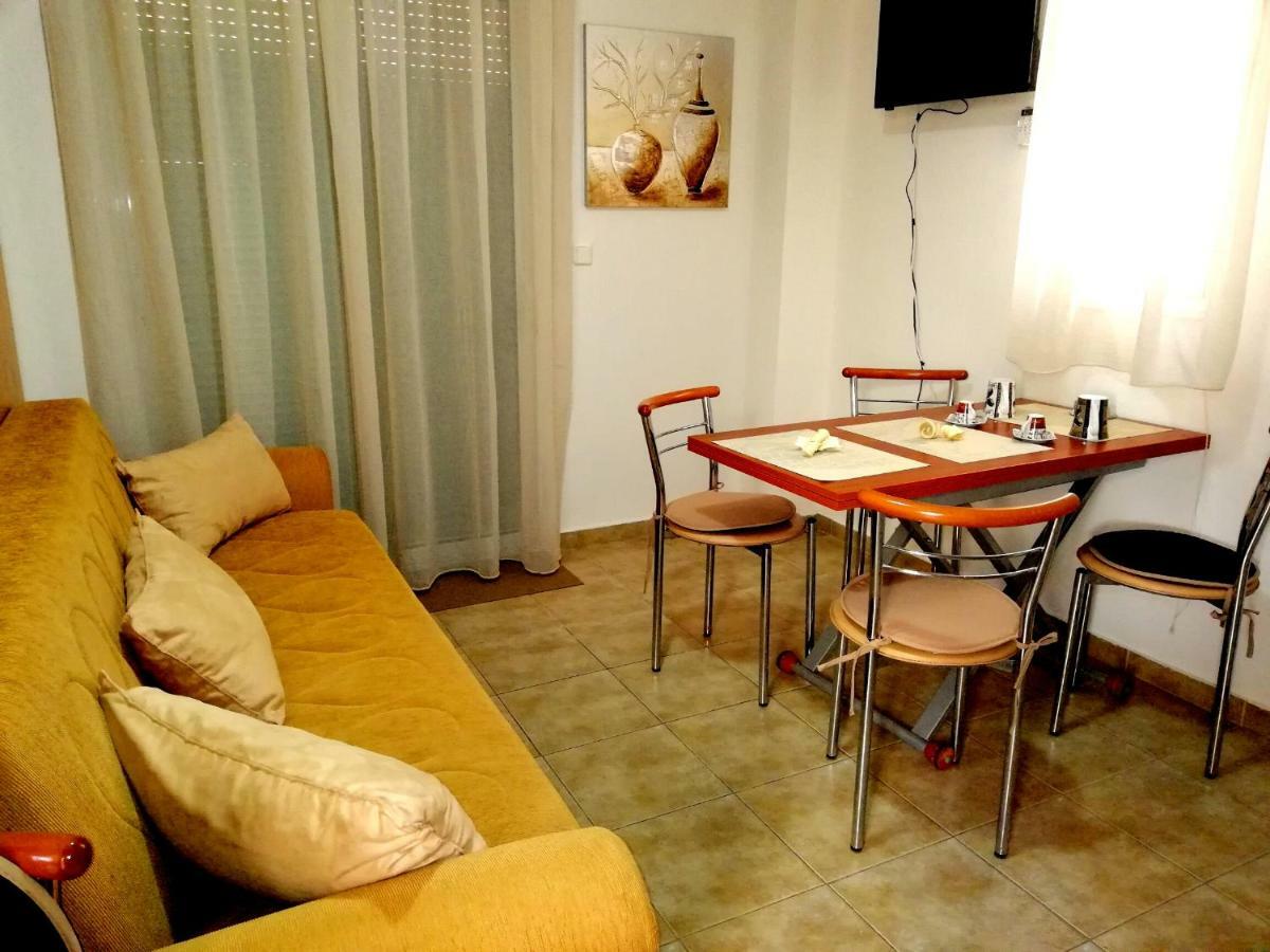 Kalamata Downtown Apartment Exterior photo